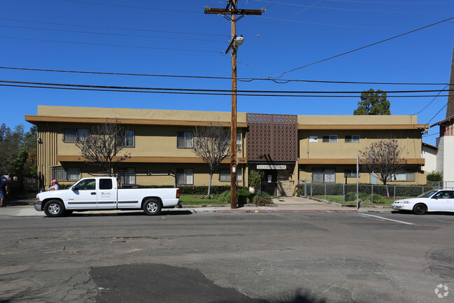 Building Photo - Altadena manor apartment