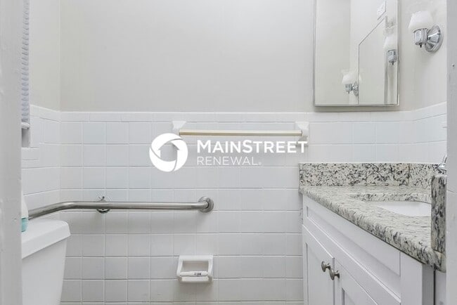 Building Photo - 4 Bedroom Pet-Friendly Home in Winter Haven, FL with Main Street Renewal