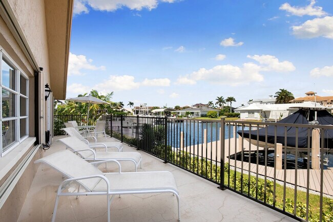 Building Photo - 874 Magnolia Ct