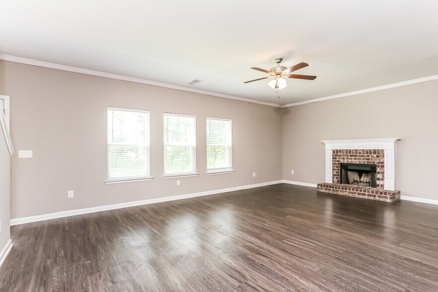 Building Photo - 634 Fieldcrest Dr