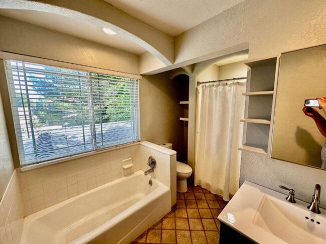 Building Photo - "Charming 3-Bed Home with Finished Basemen...