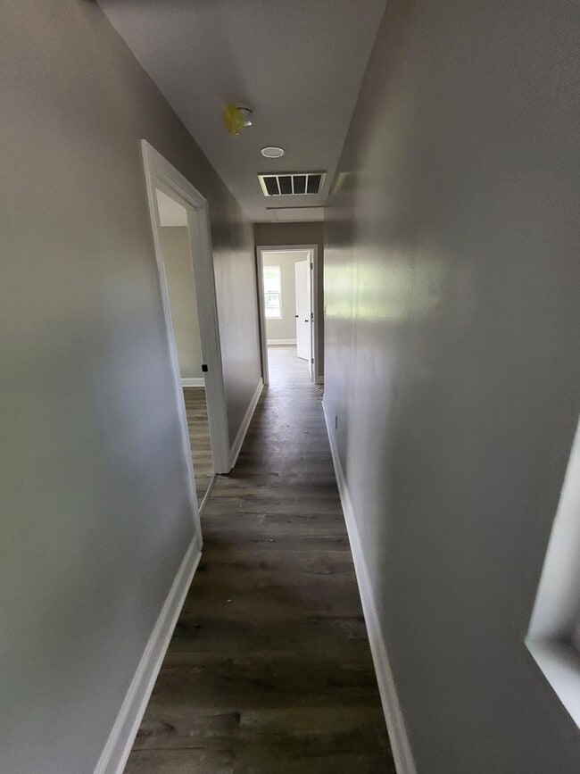 Building Photo - Remodeled 3BR home minutes from Uptown Charlotte