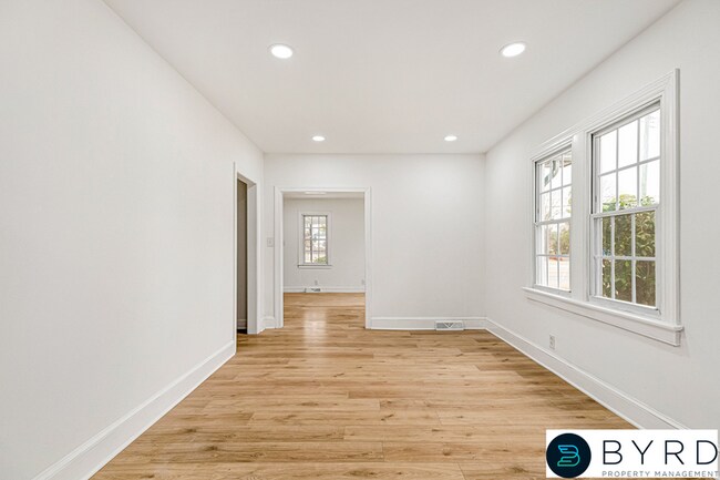 Building Photo - 2958 Winston Churchill Dr