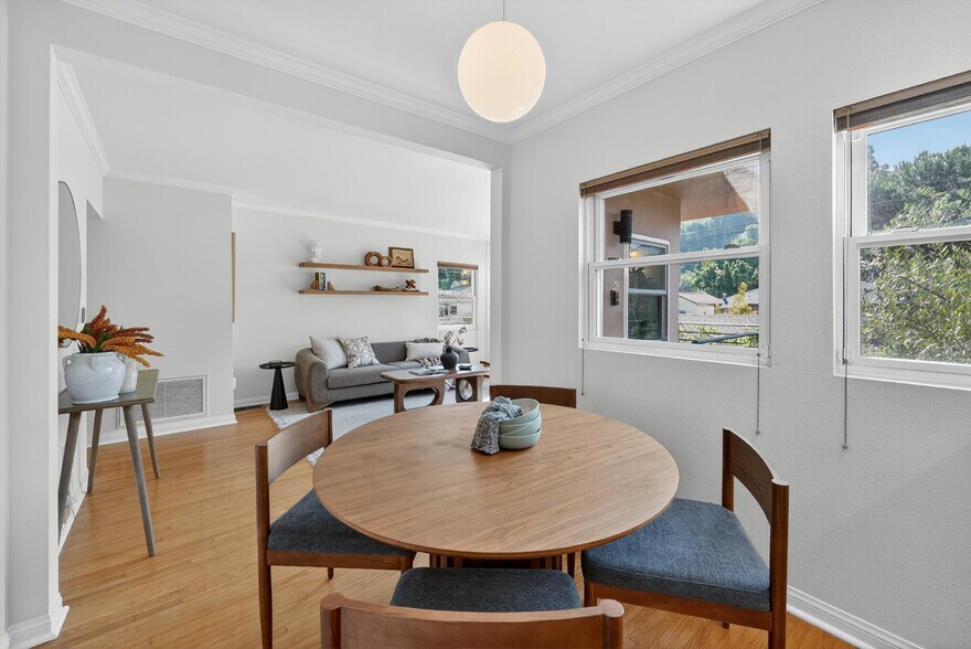 Building Photo - 1515 Rendall Pl