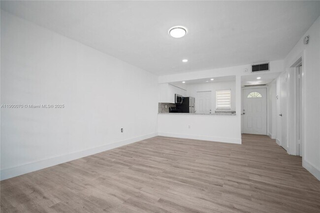 Building Photo - 2800 NE 203rd St