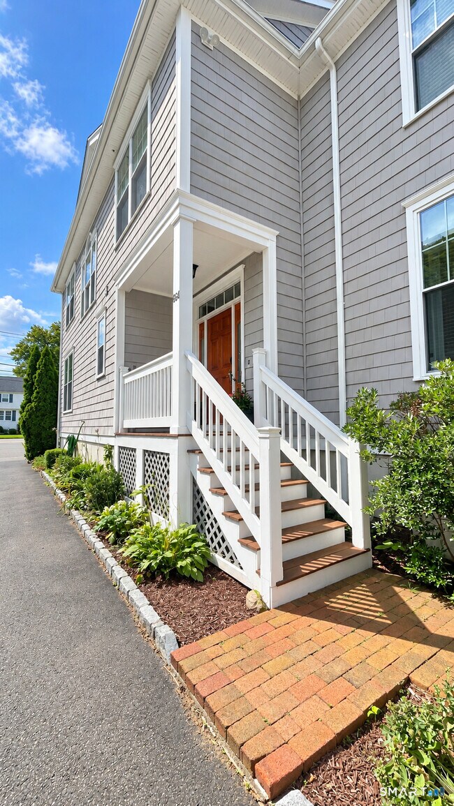 Building Photo - 864 Oldfield Road