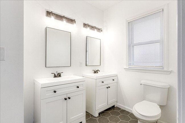 Building Photo - Live Stylishly. Live Comfortably. Live Memphis