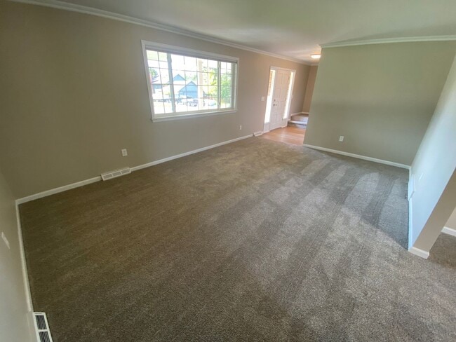 Building Photo - Updated Spacious Palos Verde Home