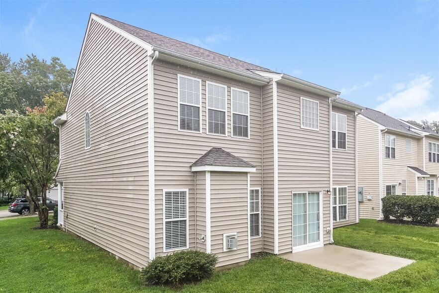 Building Photo - 8152 Rolling Glenn Dr