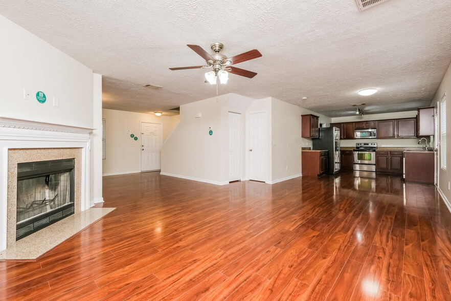Building Photo - 538 Elderberry Way