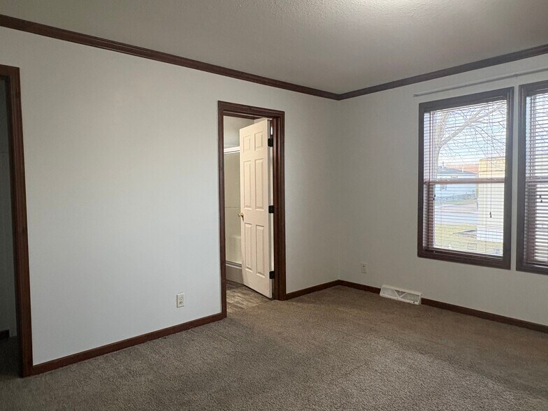 Building Photo - 309 Spring Park Dr