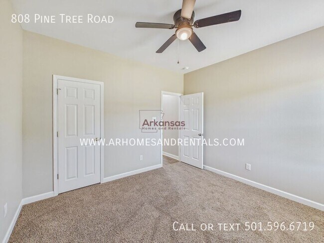Building Photo - 808 Pine Tree Rd