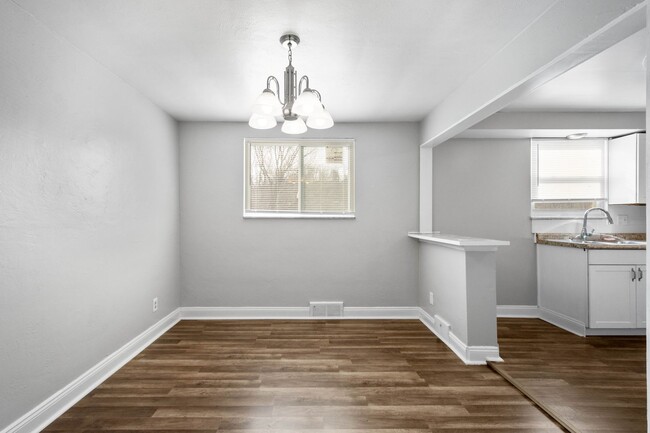 Building Photo - GORGEOUS 3 BEDROOM HOME IN BROOKLINE! FEAT...