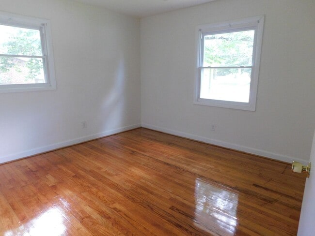 Building Photo - Brick Ranch in Oxford Heights Subdivision