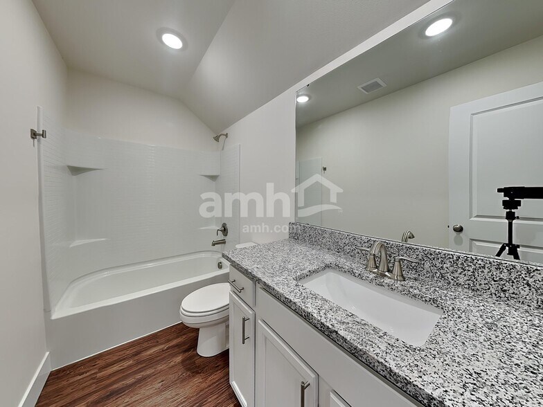 Building Photo - 23379 SE Dogwood St