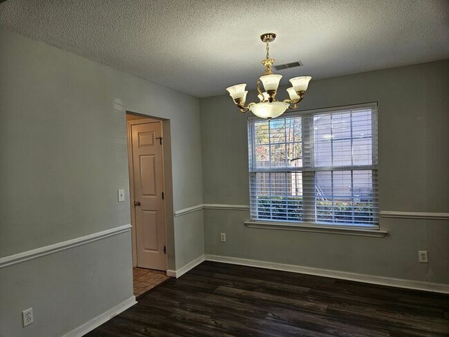 Building Photo - The Oaks at Lake Carolina