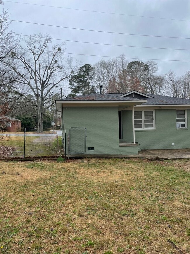 Building Photo - Cute and Newly Renovated Brick One Level Home in Auburn