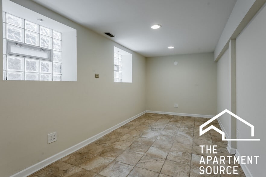 Building Photo - 2660 N Ashland Ave