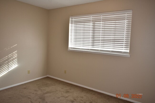 Building Photo - PER624