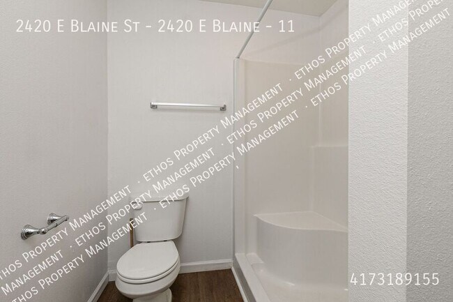 Building Photo - 2420 E Blaine St