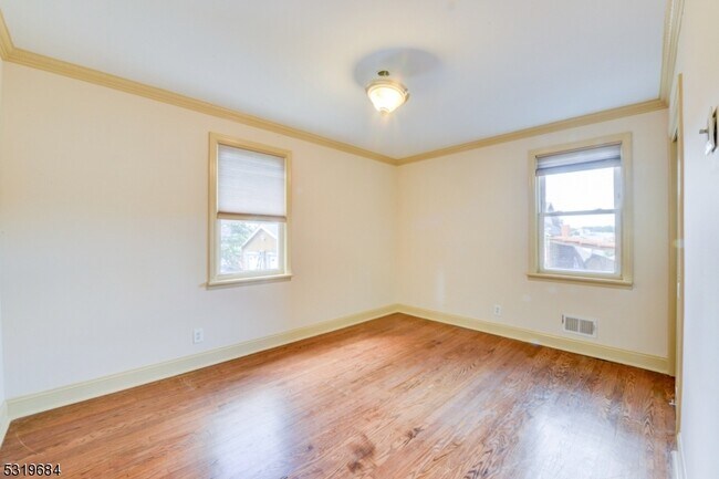 Building Photo - 33 Fairmount Ave