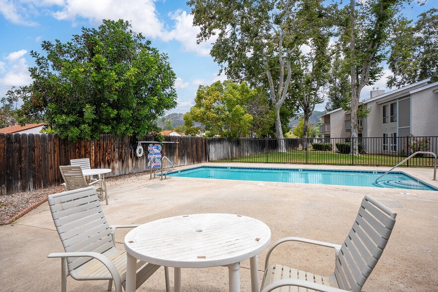 Building Photo - 520 Sandalwood Pl