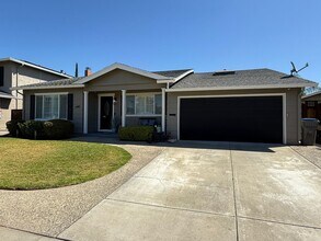 Building Photo - Remodeled 4 Bedroom 2 Bath Home in the des...