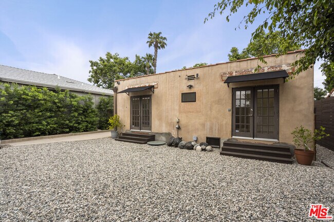 Building Photo - 435 Westmount Dr