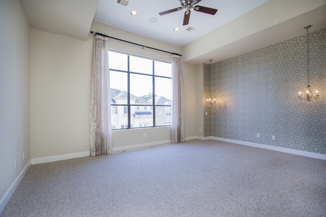Building Photo - 5606 Blossom St