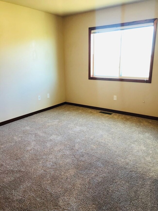 Building Photo - Townhome - Stonebridge Farms