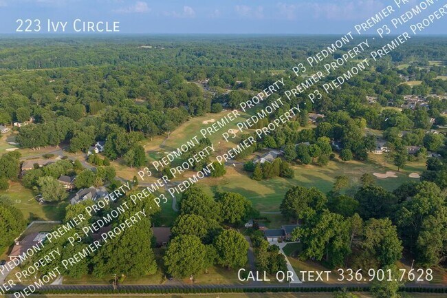 Building Photo - 223 Ivy Cir