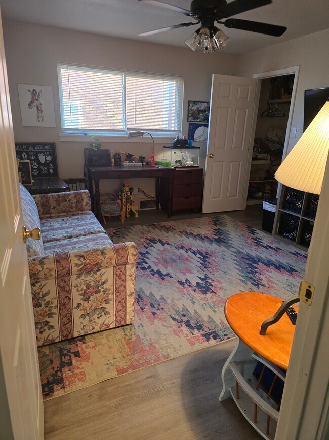 Building Photo - 1004 W Yucca Ave