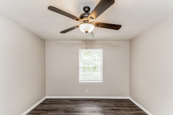 Building Photo - 8609 Lobelia St