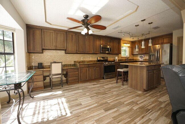 Building Photo - 504 Miller Ln