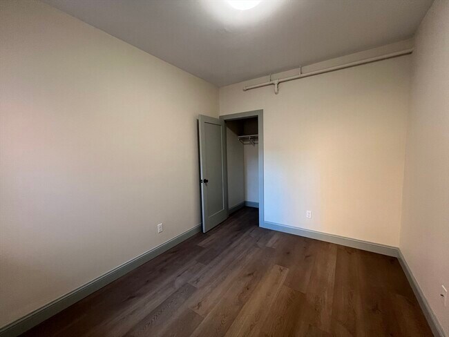 Building Photo - 160 Seabury St