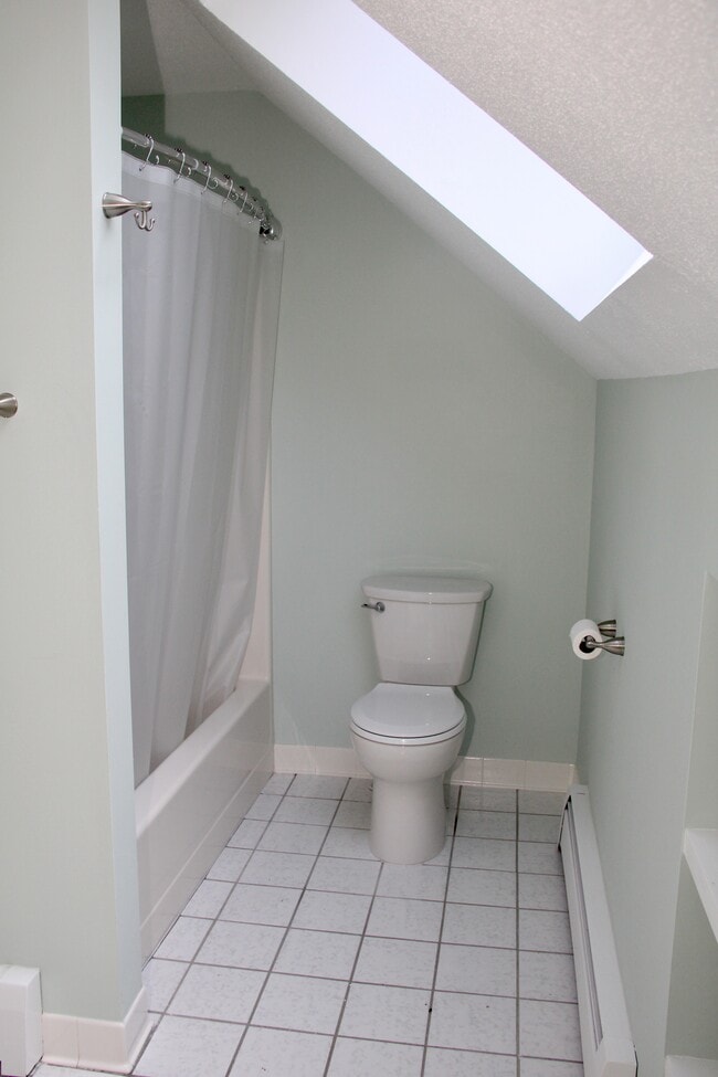 Building Photo - 202 N Ridge Run