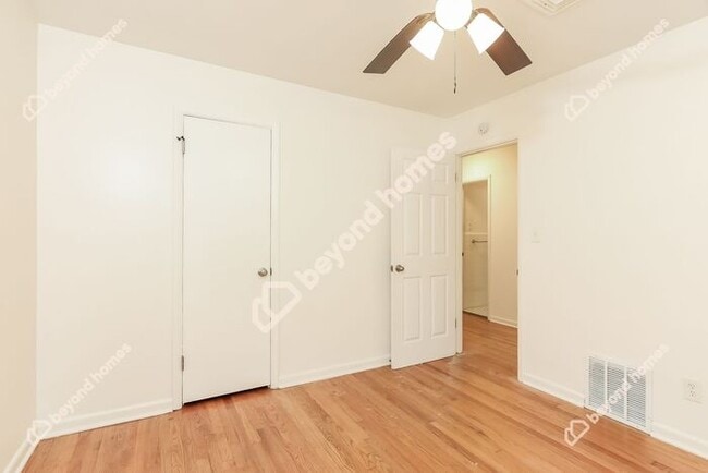 Building Photo - This Cozy 4 bedroom / 2 full bath and 2,09...
