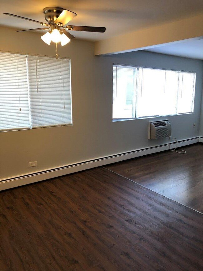 Building Photo - 8549 Grand Ave