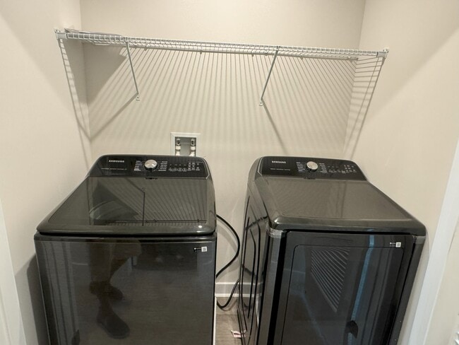 Building Photo - 339 E Cochran St