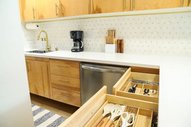 Building Photo - 1773 Torrance St