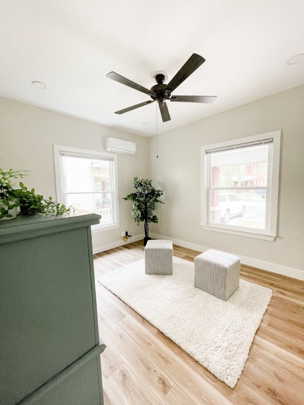 Building Photo - 410 W Maple St