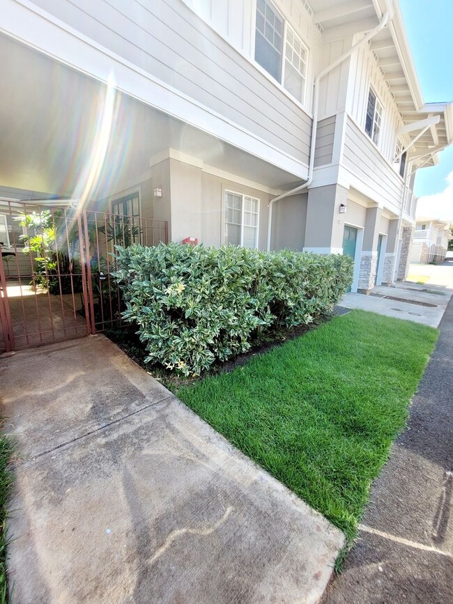 Building Photo - AVAILABLE | Hawaii Kai: 3 Bedroom,2.5 Bathroom Townhome w/AC & Attached Garage |  | Features: In ...