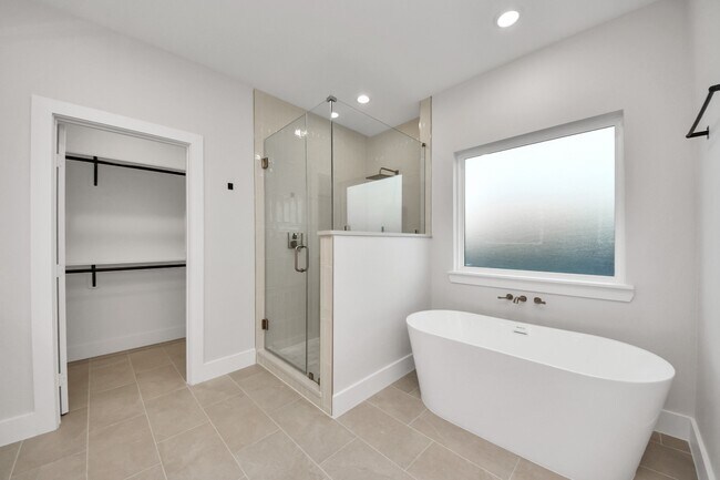 Building Photo - 8306 Comal St