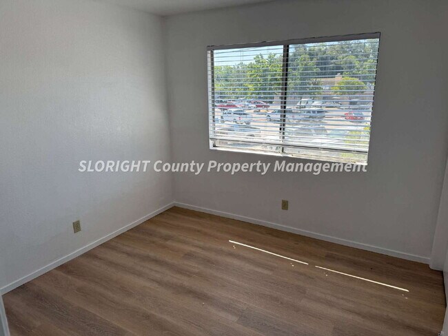 Building Photo - AVAILABLE NOW - Spacious 4 Bed, 2 Bath Apa...