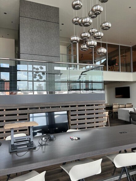 Building Photo - 600 12th Ave S