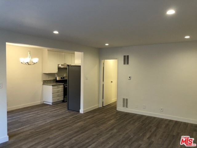 Building Photo - 917 Larrabee St