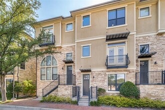 Building Photo - 7229 Parkwood Blvd