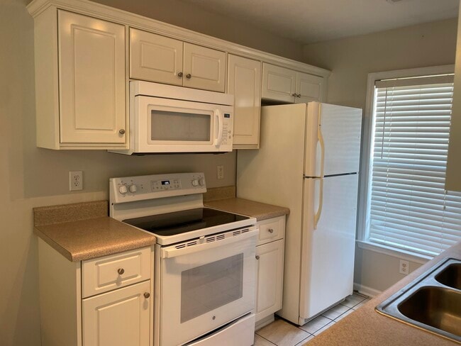 Building Photo - 143 Portofino Ln SW