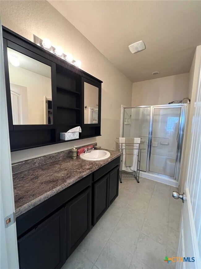 Building Photo - 1057 Clarkston Dr