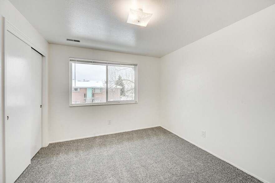Building Photo - 1647 Jay St